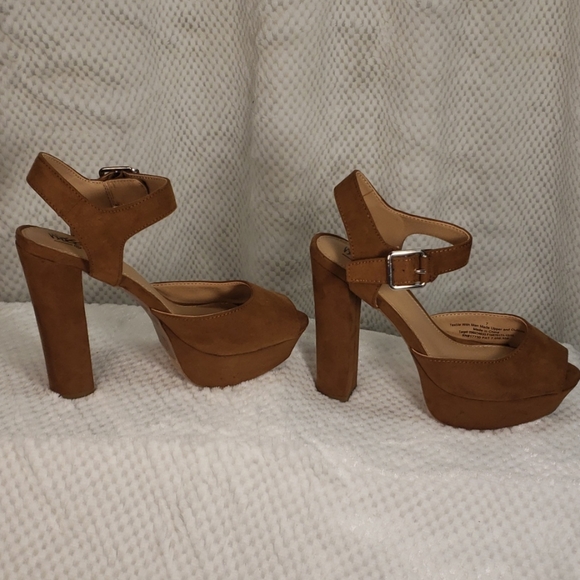 Gorgeous Platform Heels by Mossimo - Picture 5 of 7